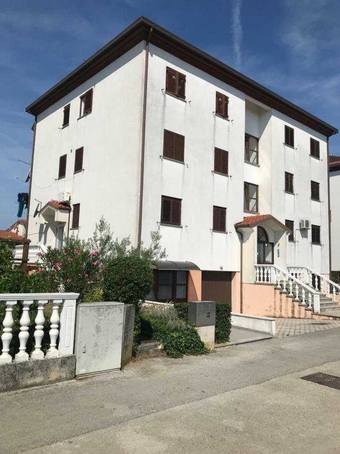 Studio Apartman Lorenzo Umag Exteriör bild